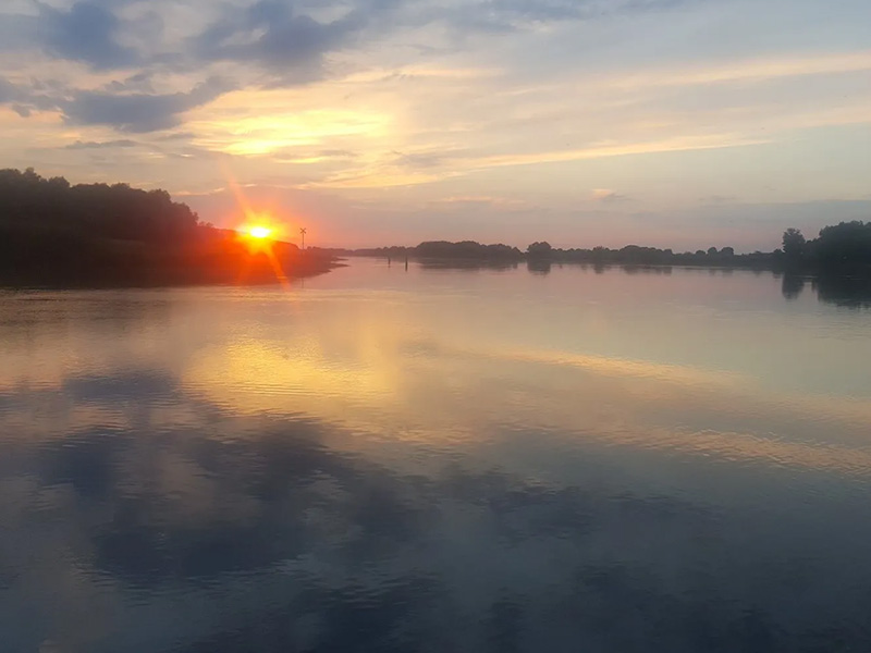 Sonnenuntergang an der Elbe